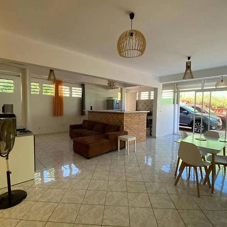 Charmant Appartement Avec Piscine Le Robert Exterior foto