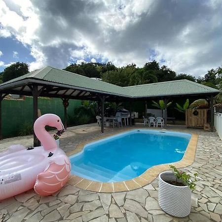 Charmant Appartement Avec Piscine Le Robert Exterior foto